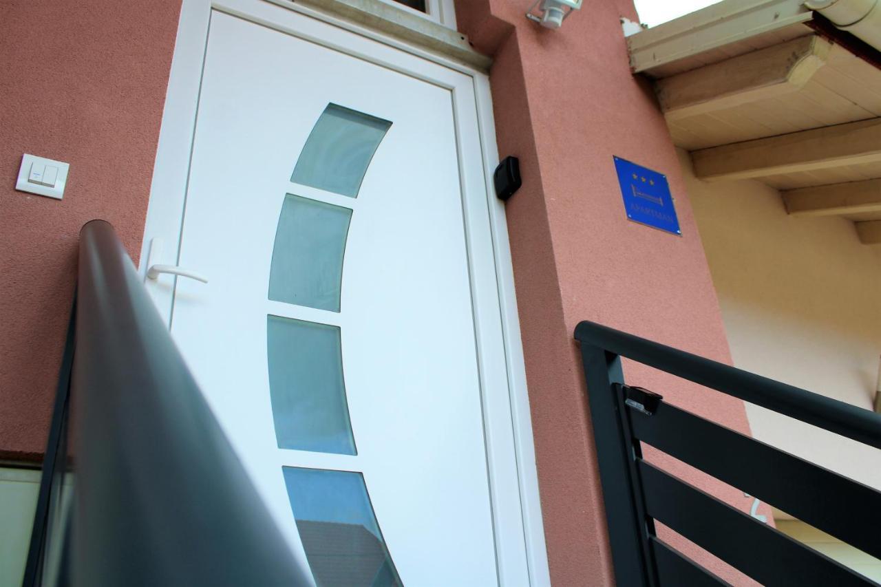 Apartman Swans Otočac Exterior foto
