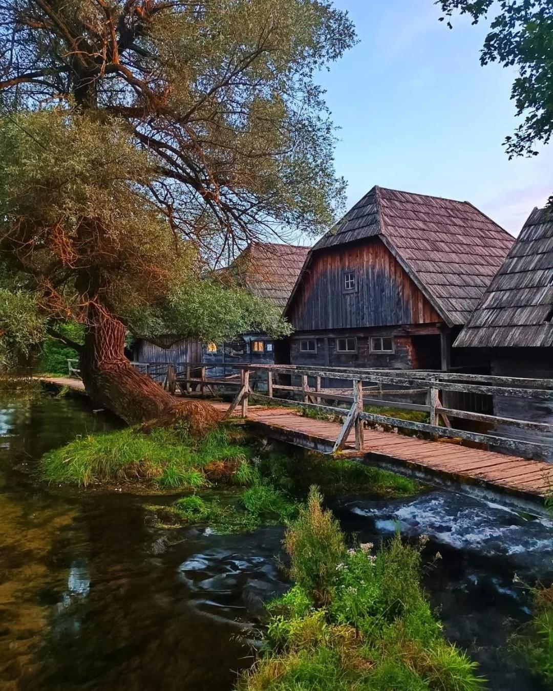 Apartman Swans Otočac Exterior foto