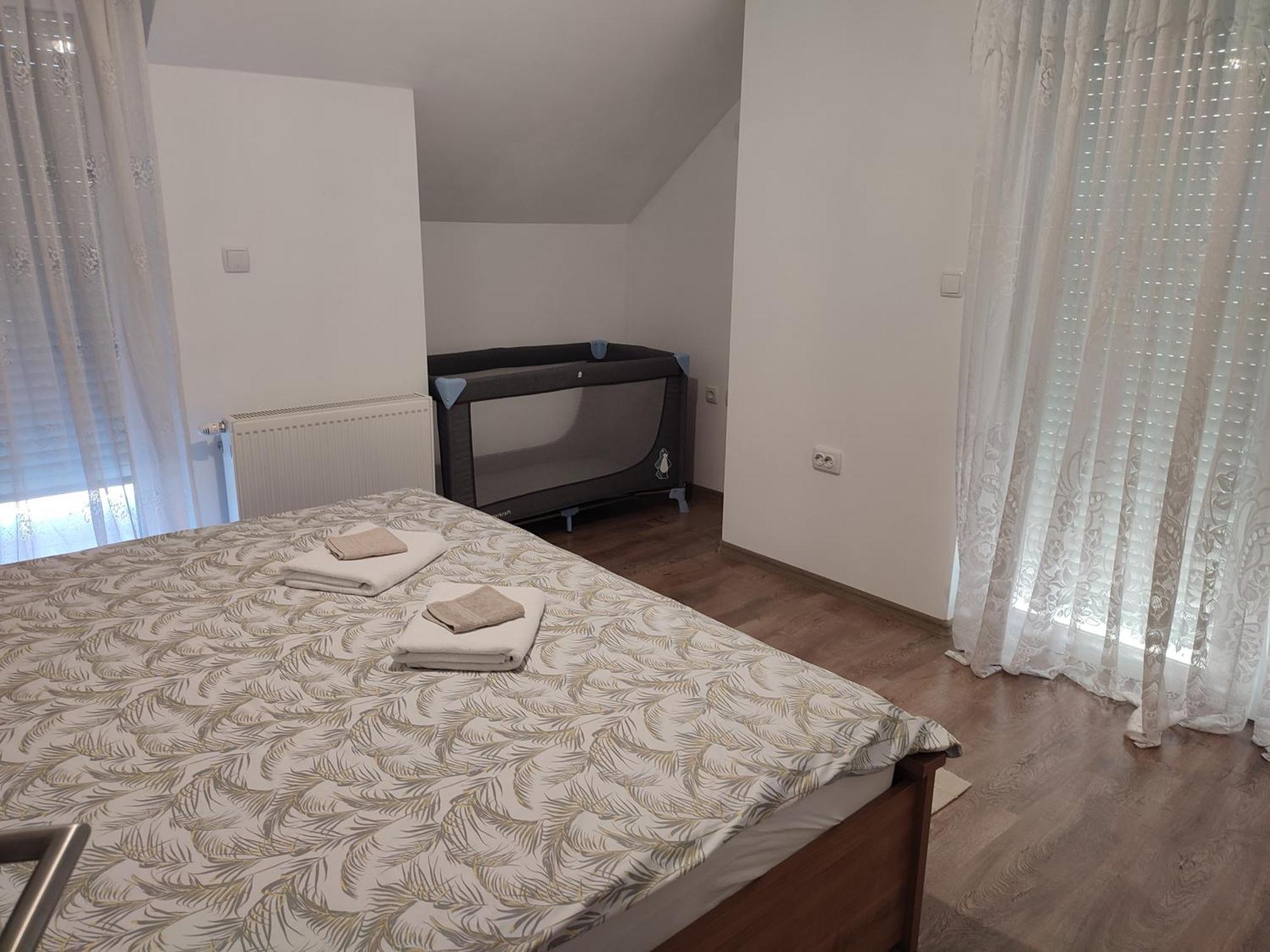 Apartman Swans Otočac Exterior foto