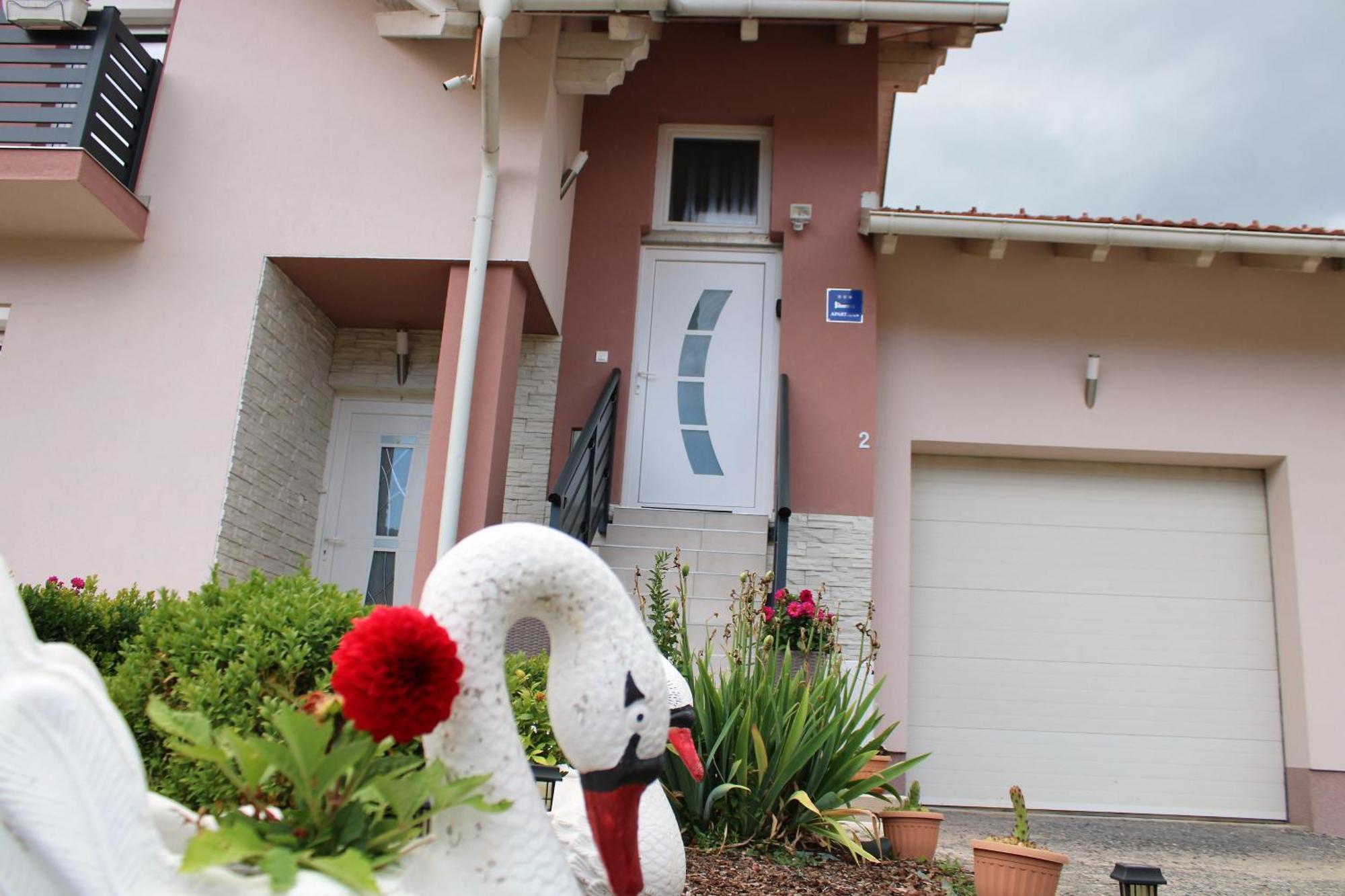 Apartman Swans Otočac Exterior foto