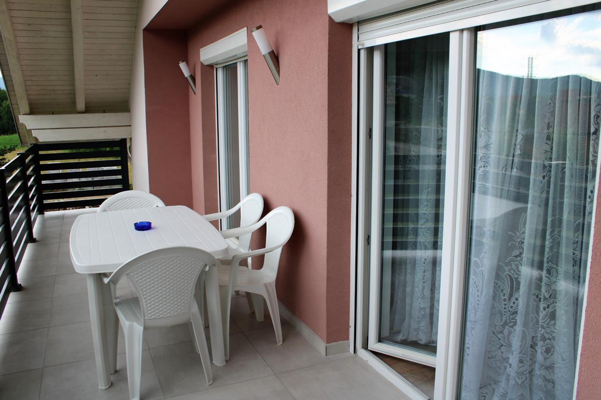 Apartman Swans Otočac Exterior foto