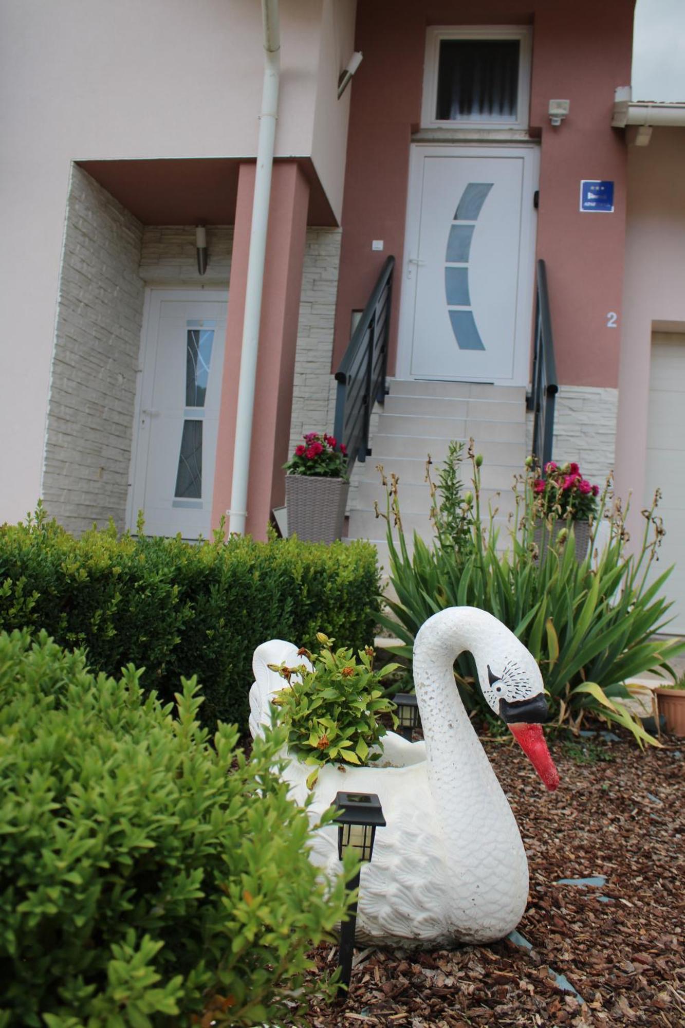 Apartman Swans Otočac Exterior foto