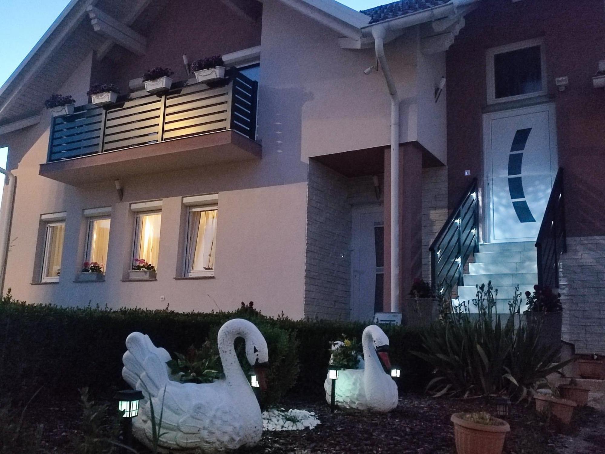 Ferienwohnung Apartman Swans Otočac Exterior foto